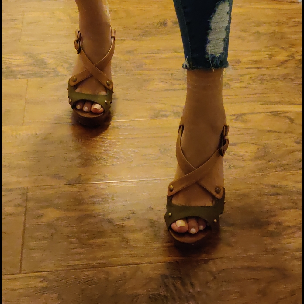 Guess heels